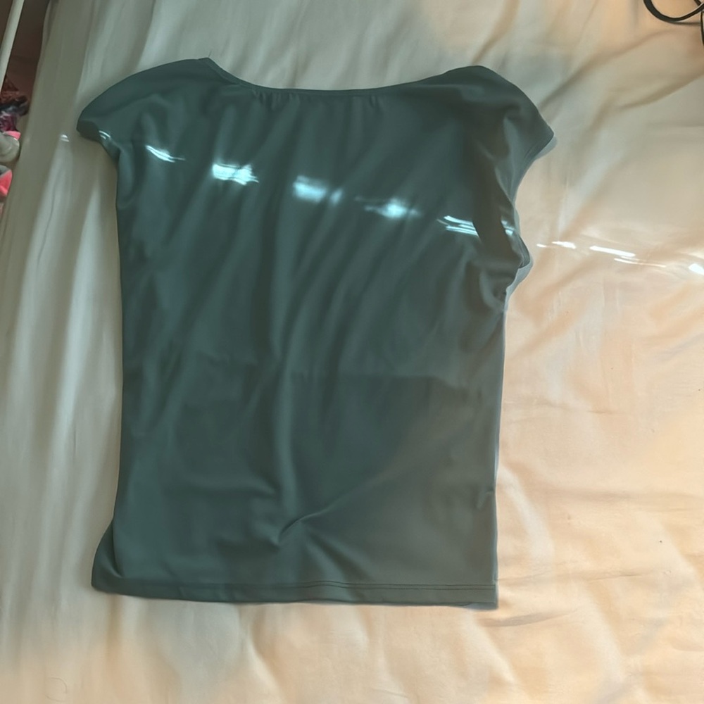 Open back deep green top from Amazon! Has been worn once and there is no marks